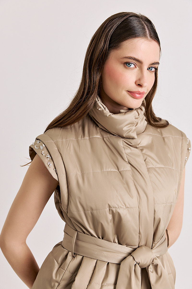 JACKET WITH DETACHABLE SLEEVES