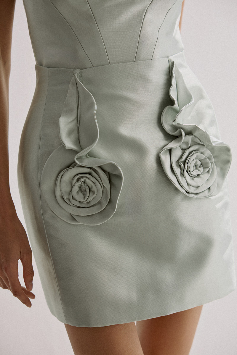 SKIRT WITH APPLIED FLOWERS