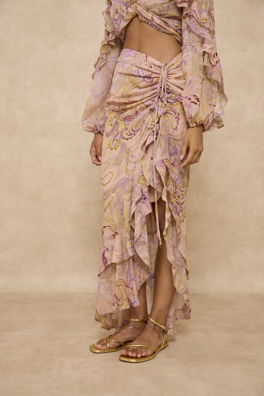 SKIRT WITH RUFFLE DETAIL IN FRONT