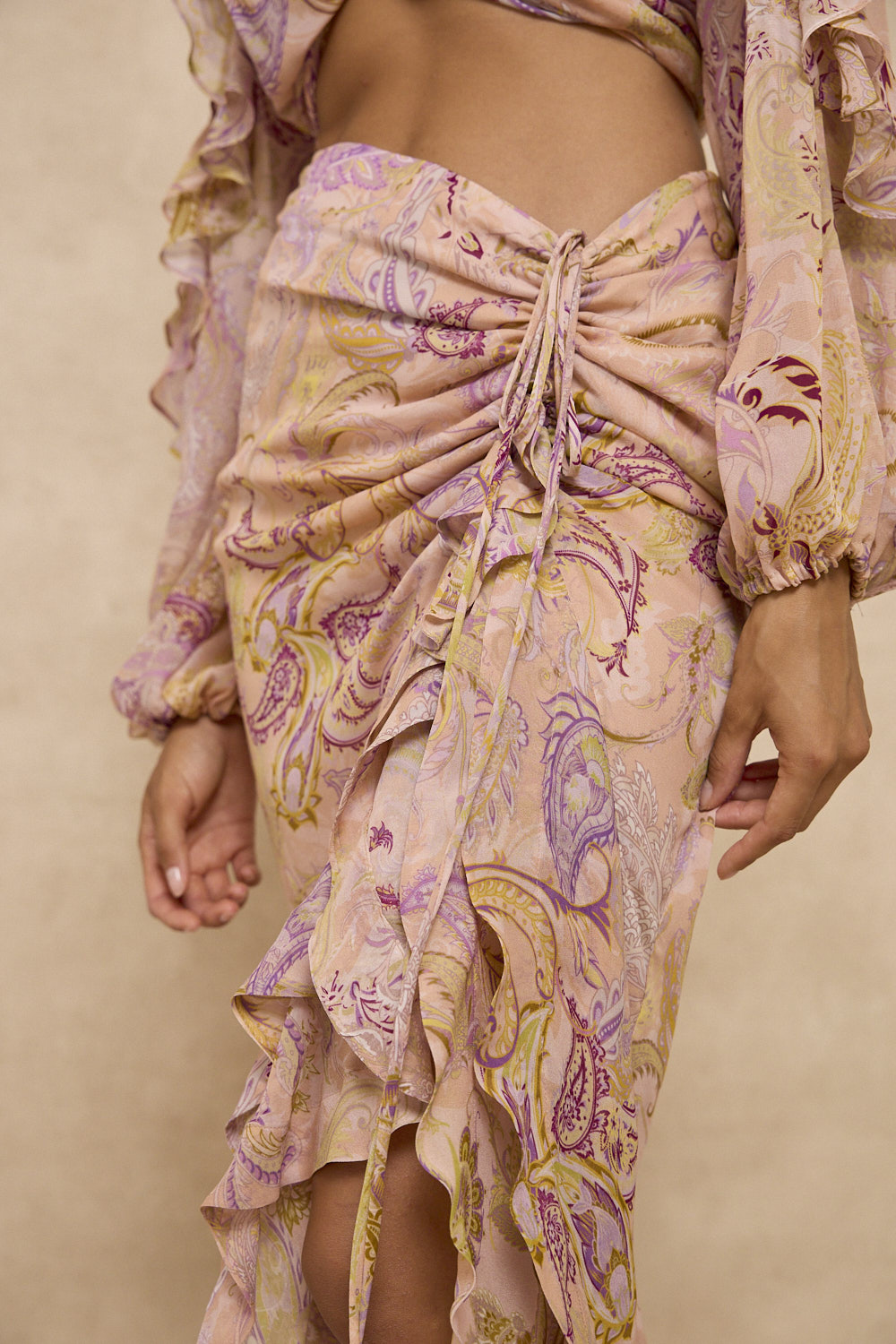 SKIRT WITH RUFFLE DETAIL IN FRONT