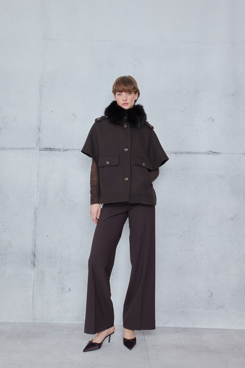 CAPE WITH DETACHABLE FUR