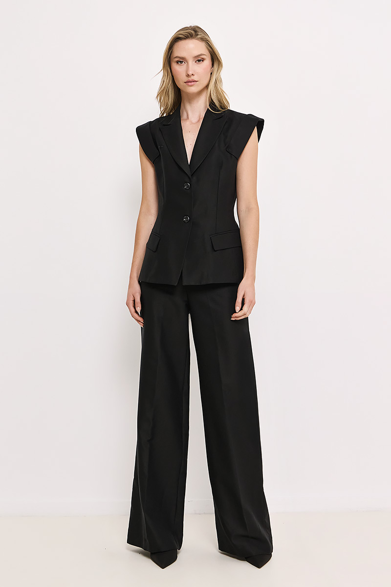 SLEEVELESS BLAZER IN A SLIM FIT