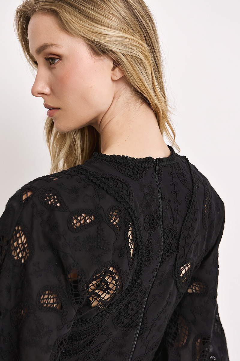 CROPPED LACE BLOUSE