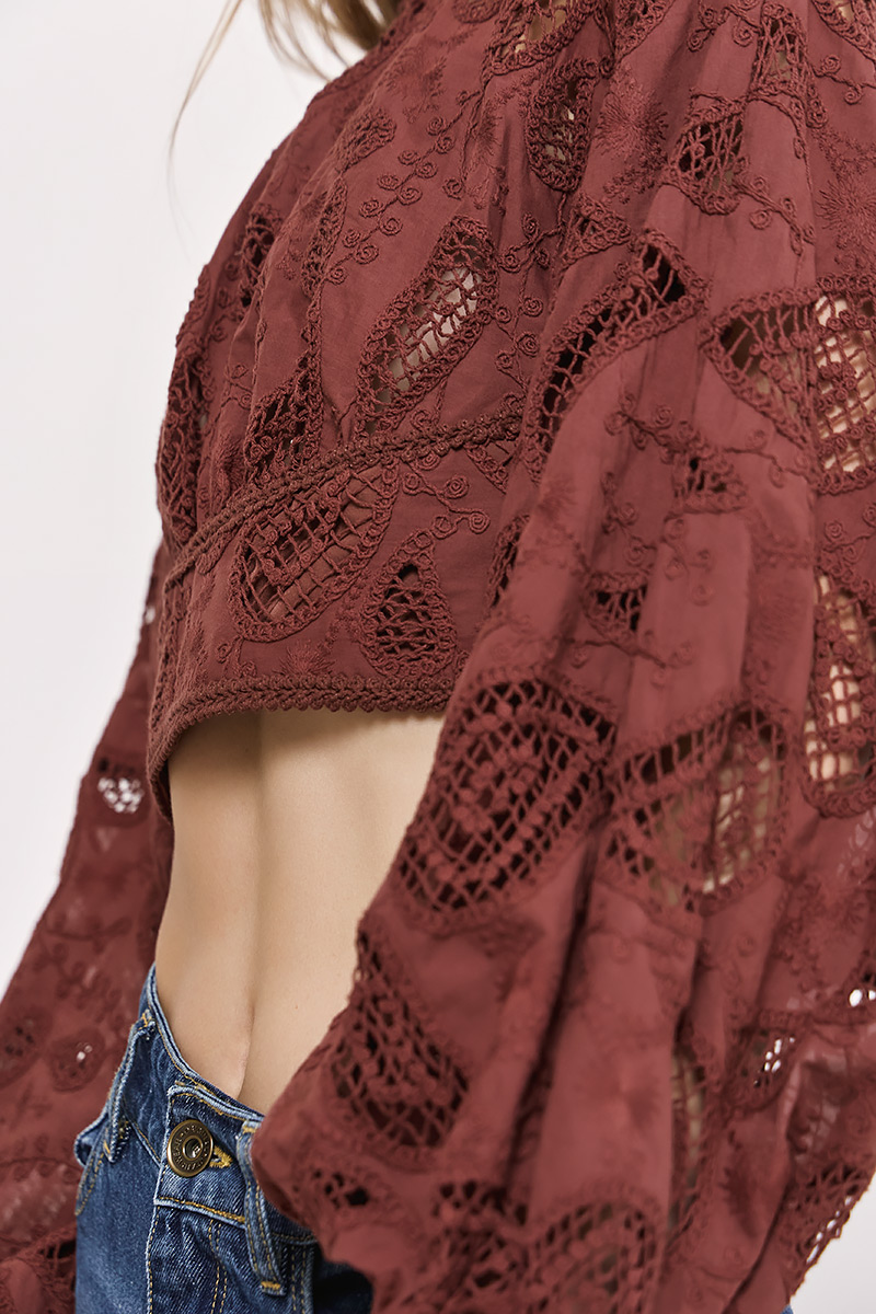 CROPPED LACE BLOUSE