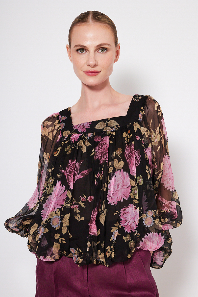 SILK BLOUSE WITH A SQUARE NECKLINE