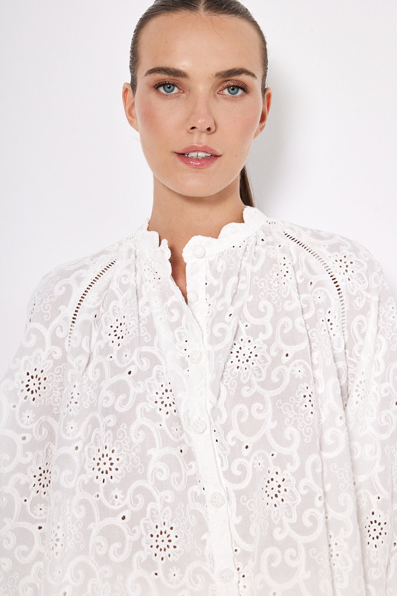 BRODERIE SHIRT IN A LOOSE FIT