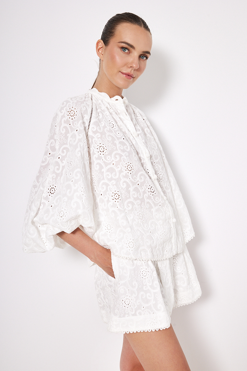 BRODERIE SHIRT IN A LOOSE FIT