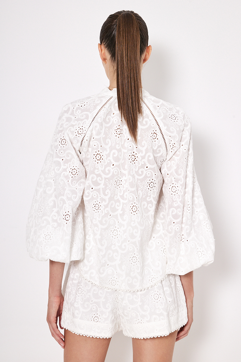 BRODERIE SHIRT IN A LOOSE FIT