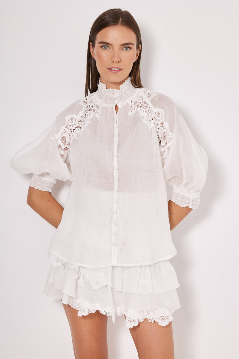 SHIRT IN A LOOSE FIT WITH BUTTONS AND EMBROIDERY