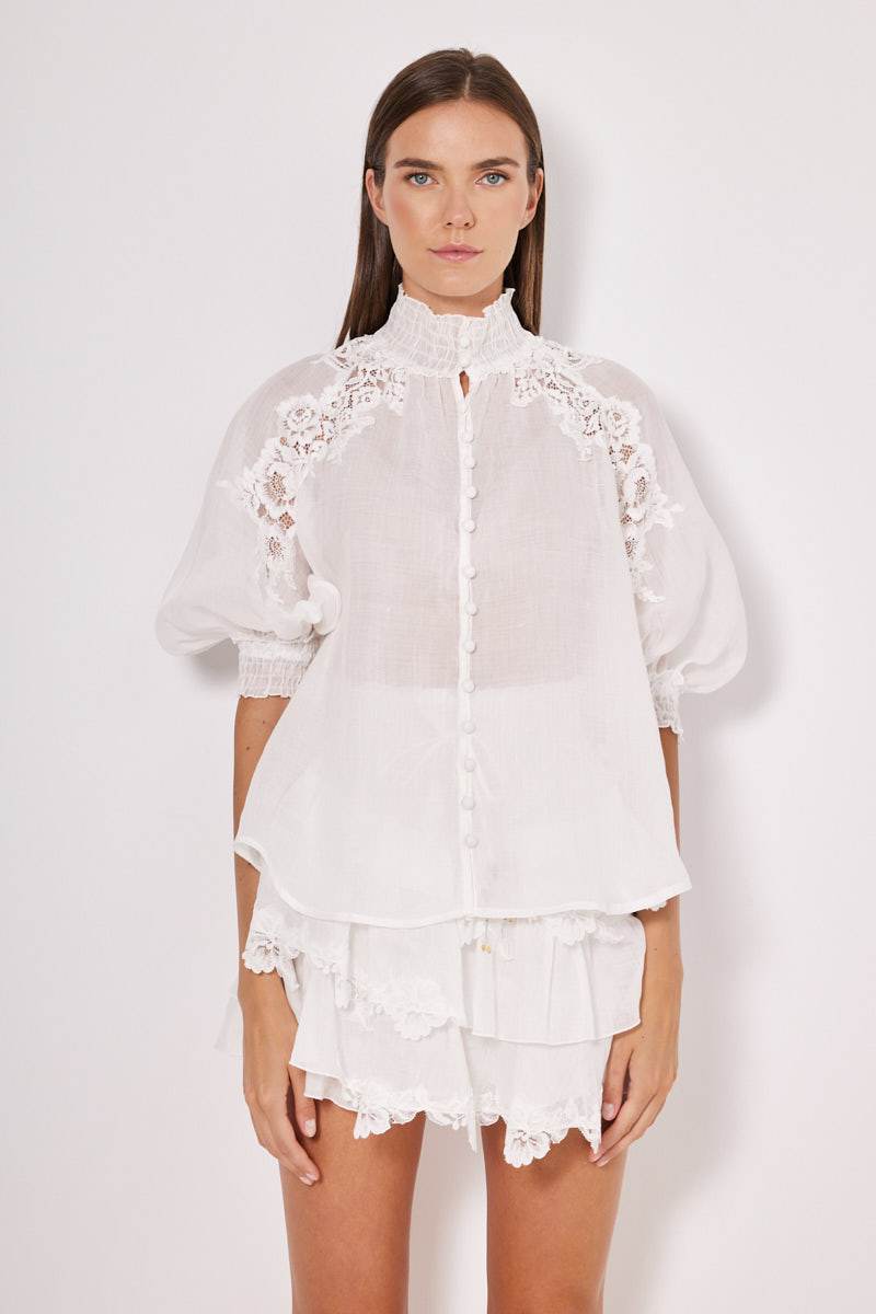 SHIRT IN A LOOSE FIT WITH BUTTONS AND EMBROIDERY