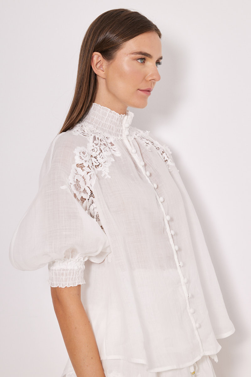 SHIRT IN A LOOSE FIT WITH BUTTONS AND EMBROIDERY