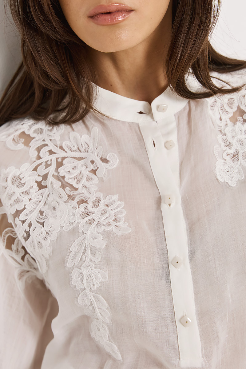 SHIRT IN A LOOSE FIT WITH EMBROIDERY