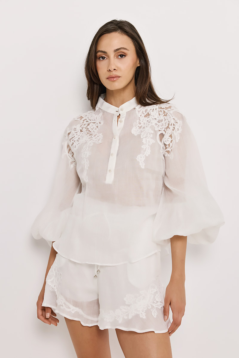 SHIRT IN A LOOSE FIT WITH EMBROIDERY