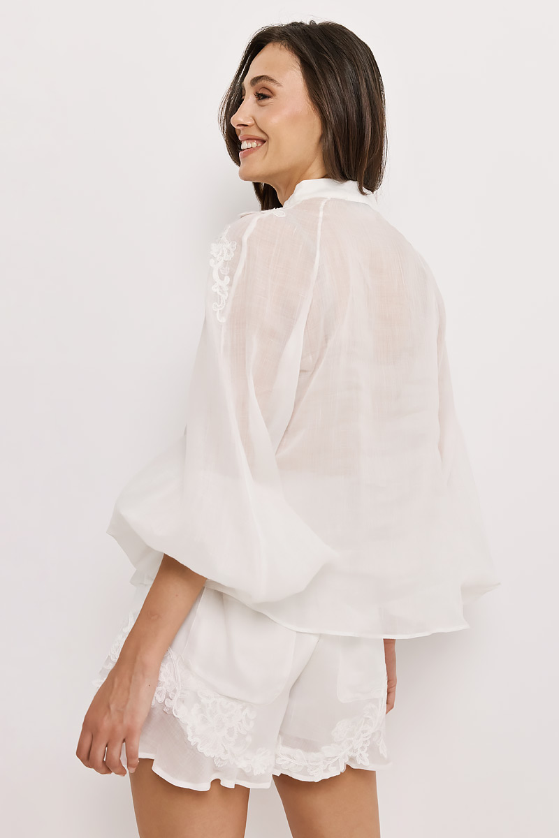 SHIRT IN A LOOSE FIT WITH EMBROIDERY