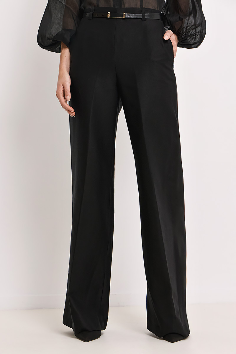 TROUSERS IN A STRAIGHT CUT