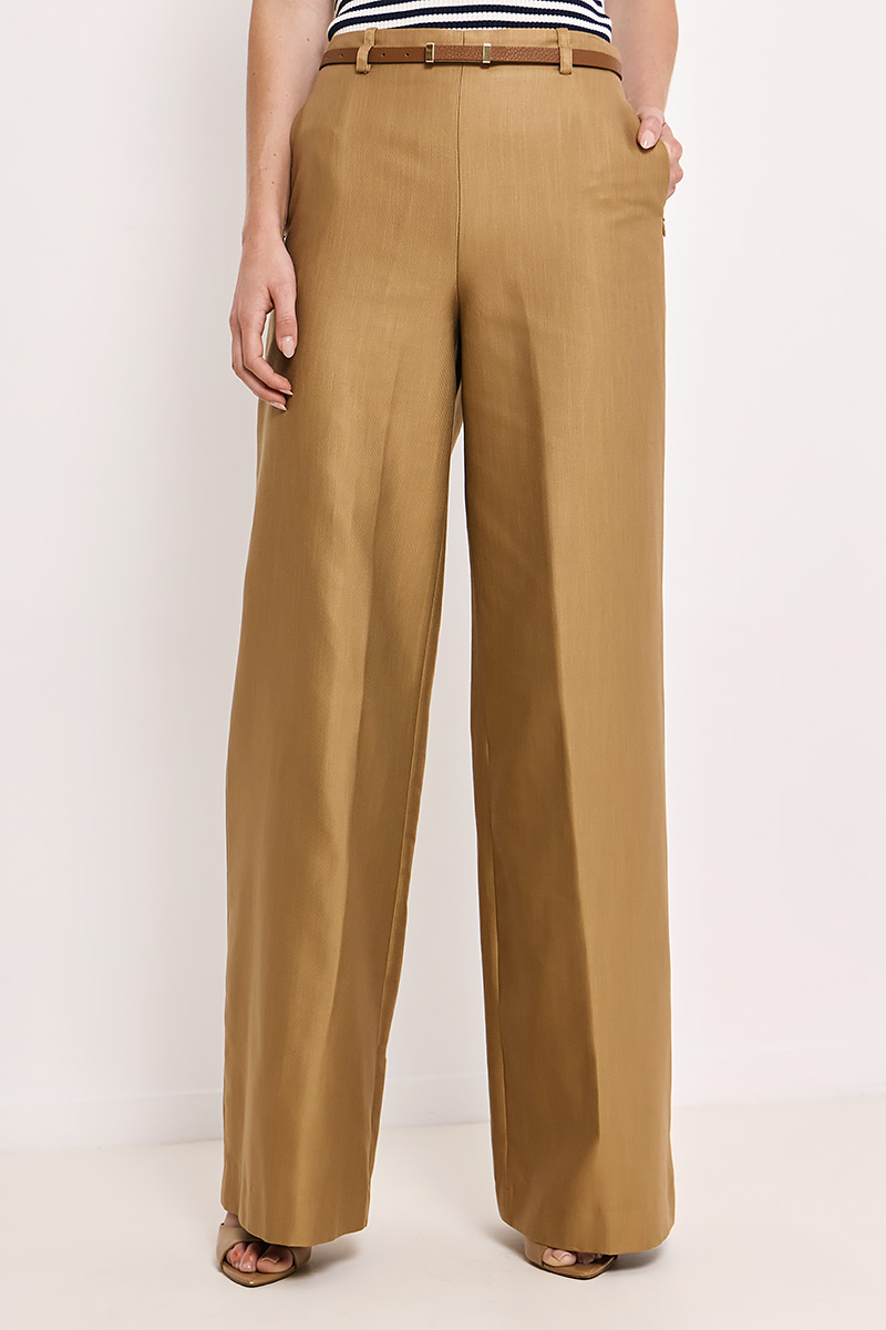 TROUSERS IN A STRAIGHT CUT