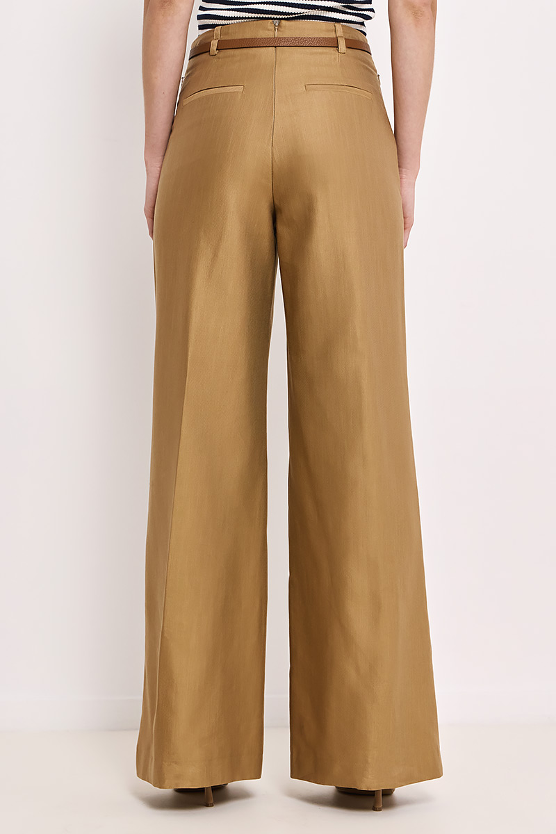 TROUSERS IN A STRAIGHT CUT