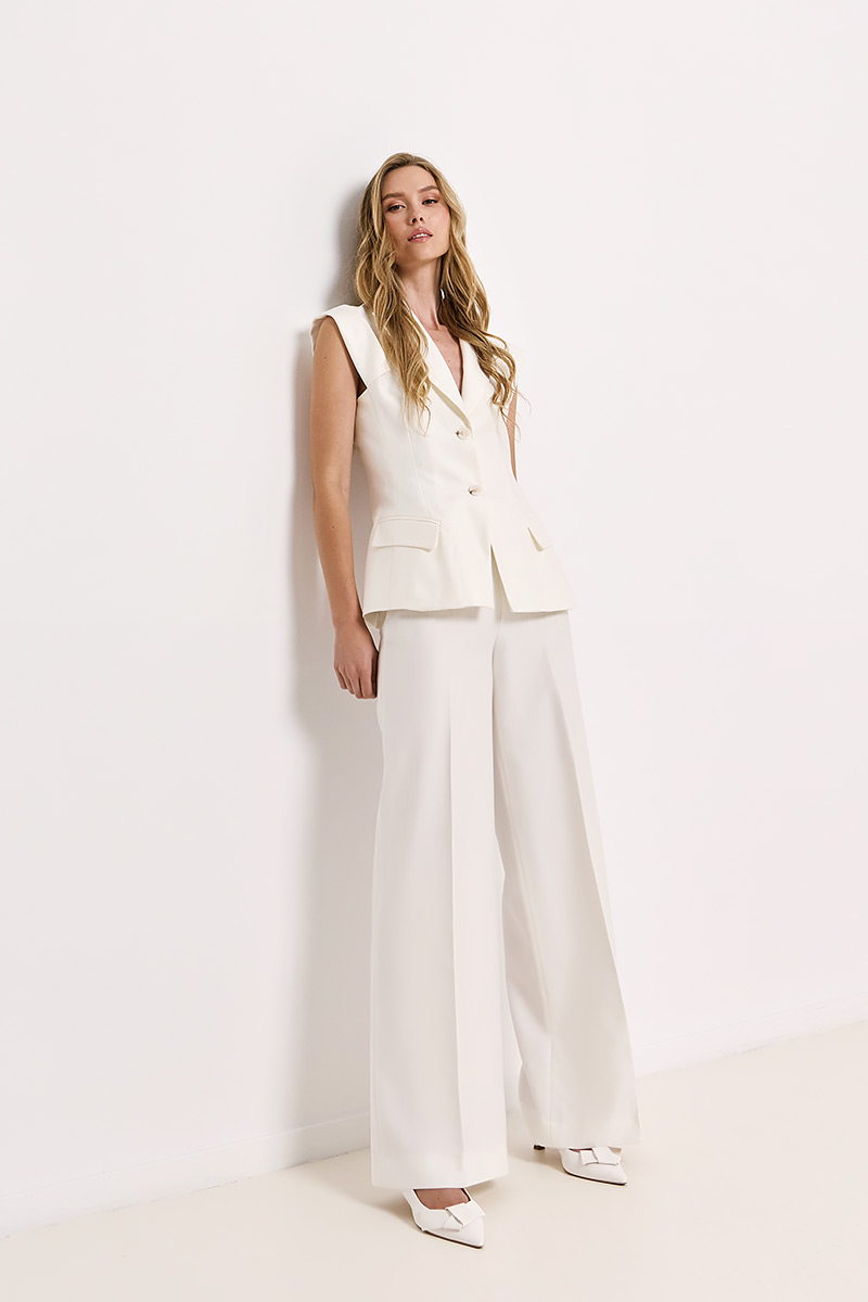 TROUSERS IN A STRAIGHT CUT