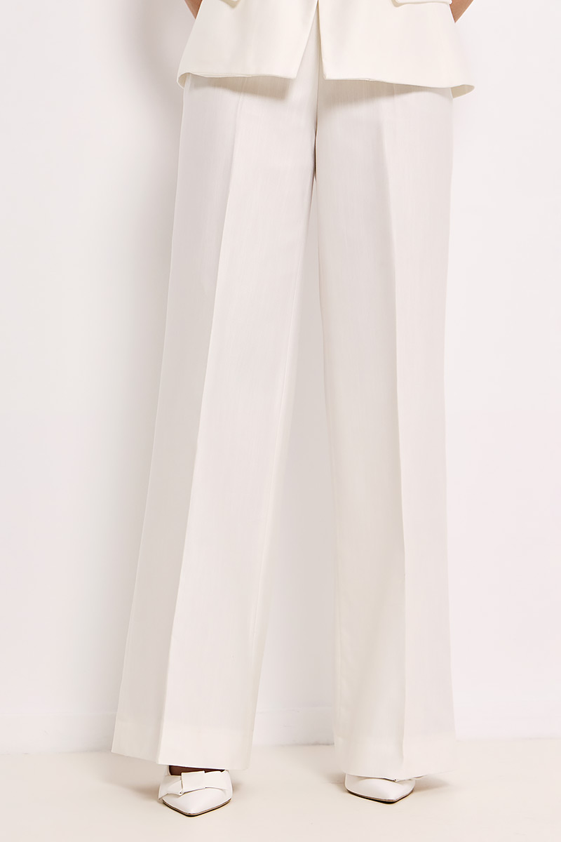 TROUSERS IN A STRAIGHT CUT