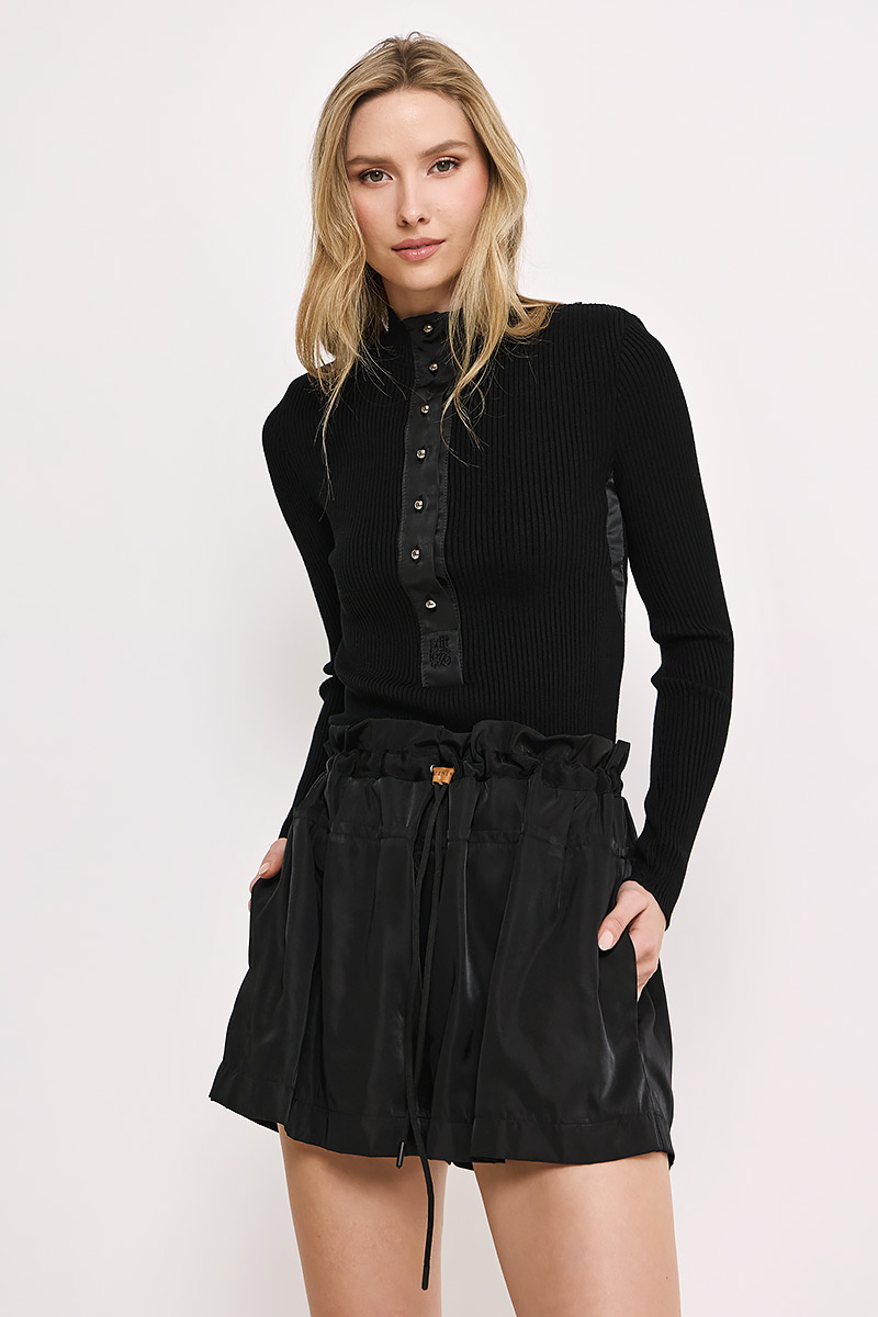 SHORTS WITH AN ELASTIC WAISTBAND