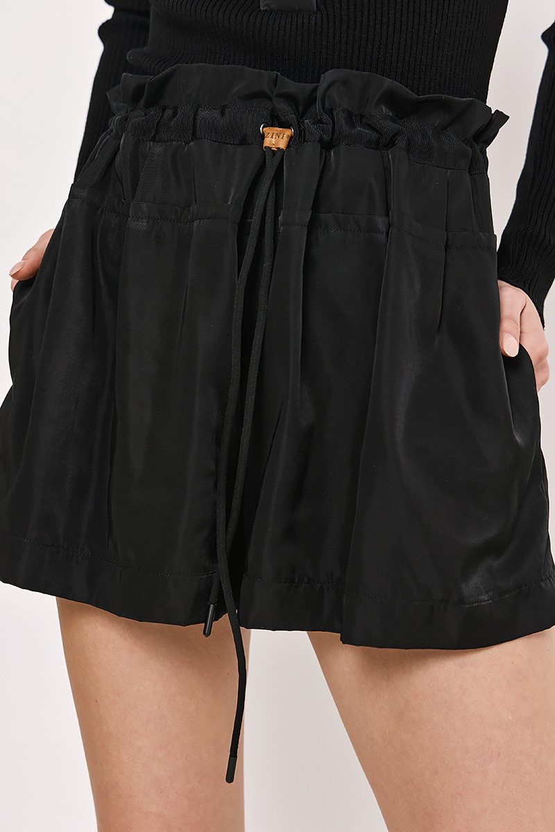 SHORTS WITH AN ELASTIC WAISTBAND