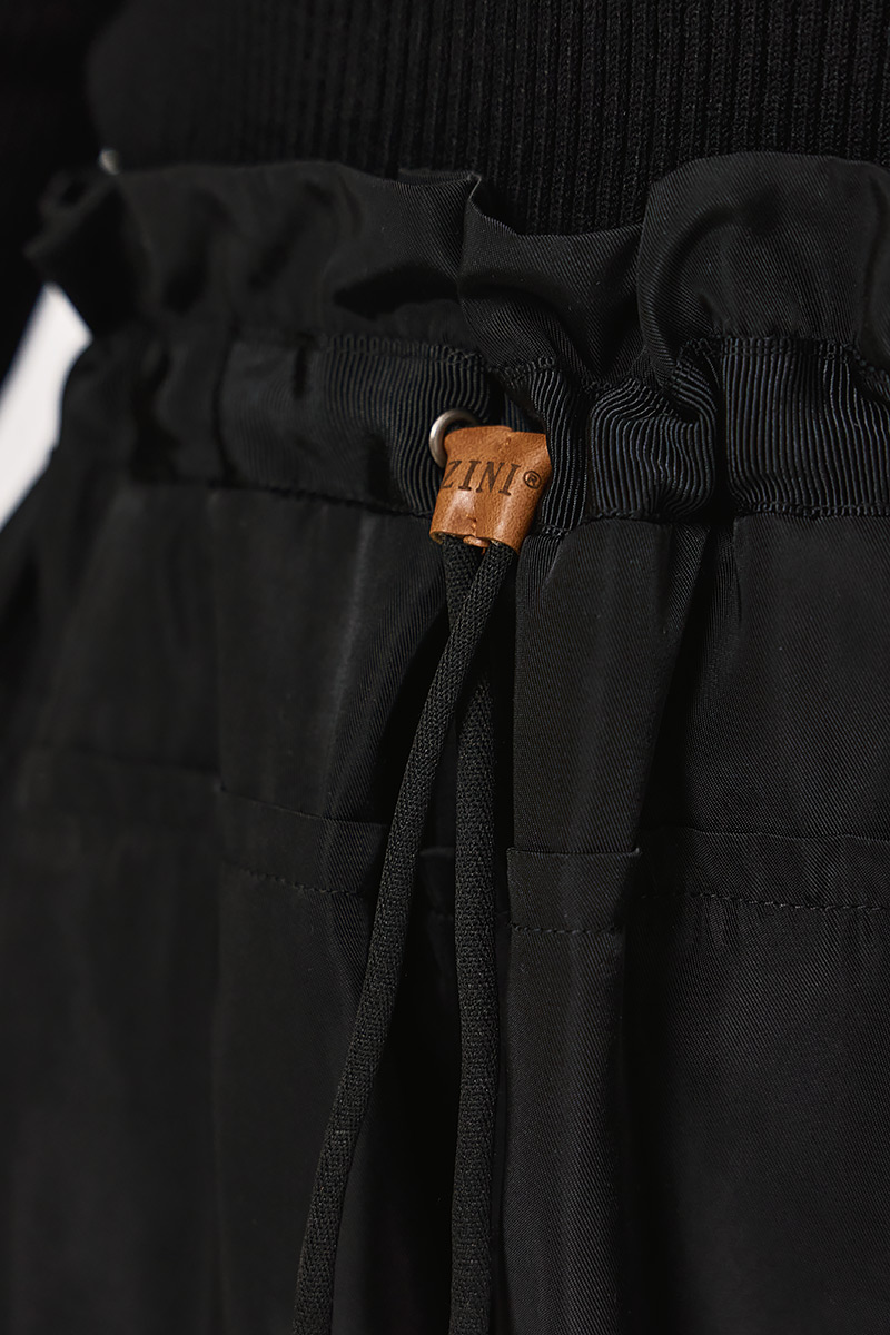 SHORTS WITH AN ELASTIC WAISTBAND