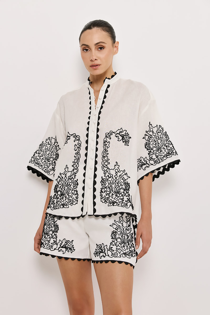 SHORTS WITH EMBROIDERY DETAILS