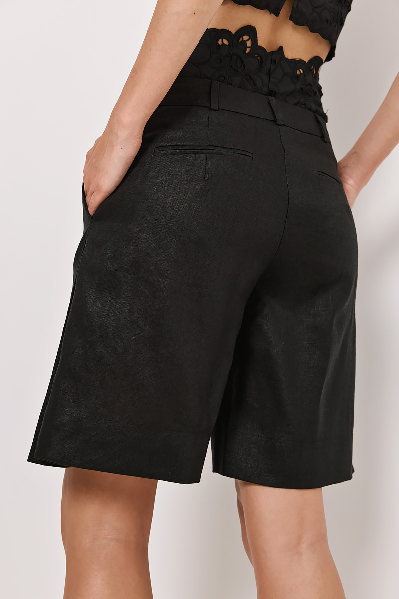ΒERMUDA SHORTS WITH BRODERIE DETAIL