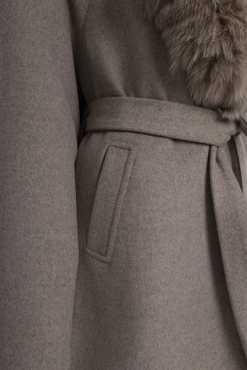 ΜΑΛΛΙΝΟ ΠΑΛΤΟ ΜΕ ΑΠΟΣΠΩΜΕΝΗ ΓΟΥΝΑ