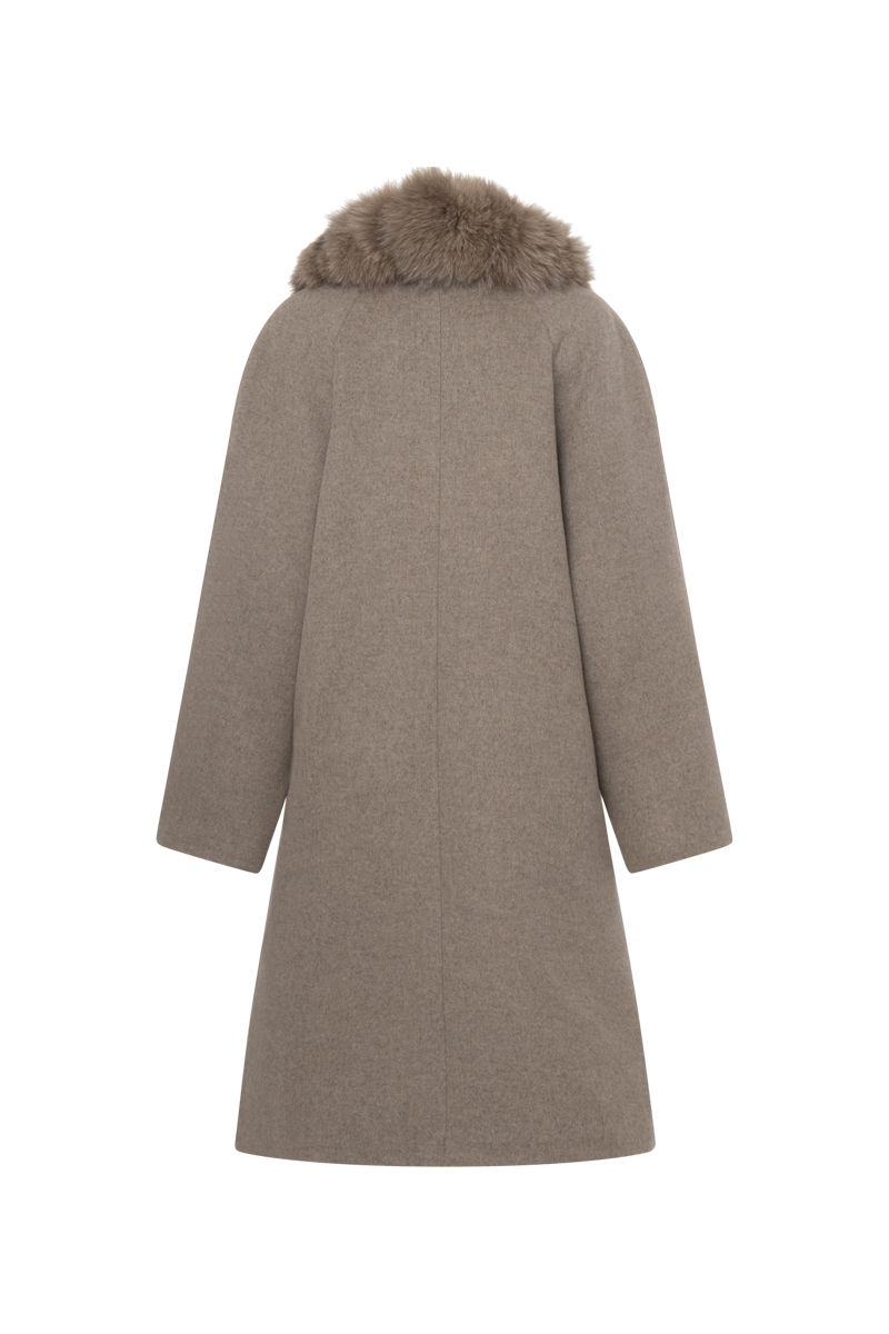 ΜΑΛΛΙΝΟ ΠΑΛΤΟ ΜΕ ΑΠΟΣΠΩΜΕΝΗ ΓΟΥΝΑ