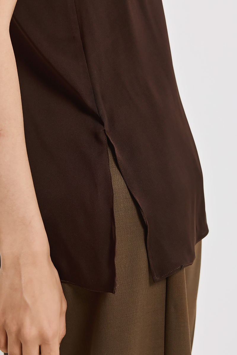 SILK BLOUSE WITH NECKLINE