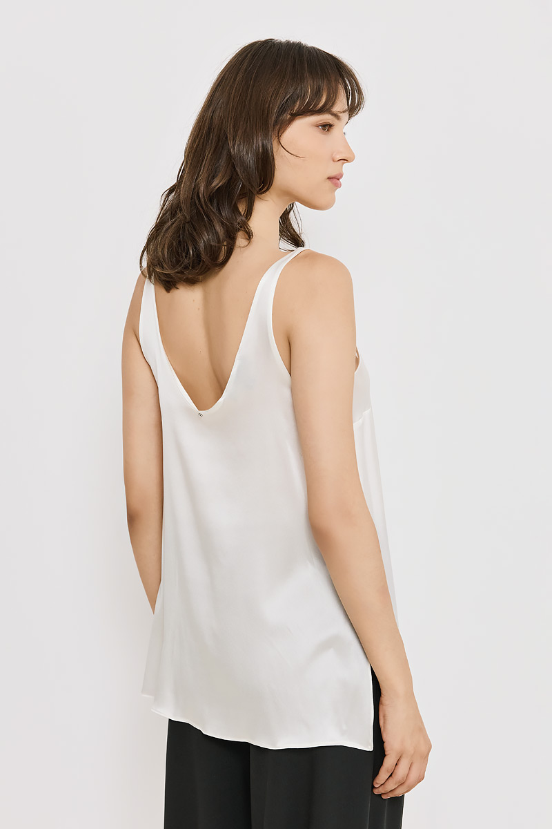SILK BLOUSE WITH NECKLINE