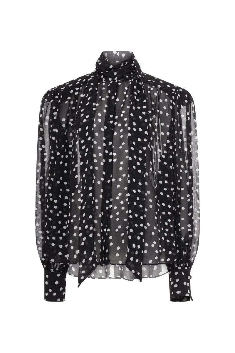 ΠΟΥΑ ΠΟΥΚΑΜΙΣΟ ΜΕ ΔΕΣΙΜΟ ΣΤΟ ΛΑΙΜΟ