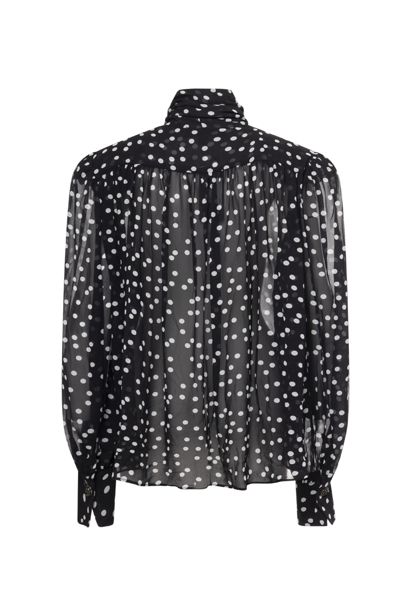 ΠΟΥΑ ΠΟΥΚΑΜΙΣΟ ΜΕ ΔΕΣΙΜΟ ΣΤΟ ΛΑΙΜΟ