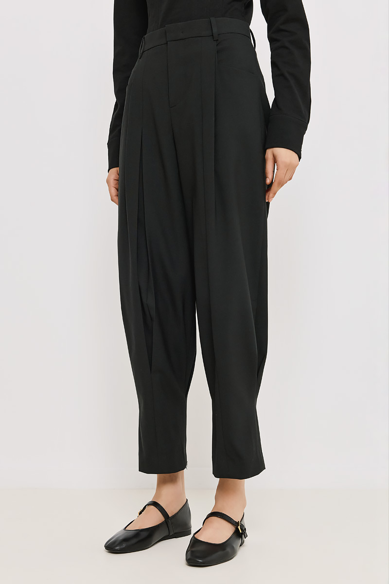 TROUSERS WITH PLEATS