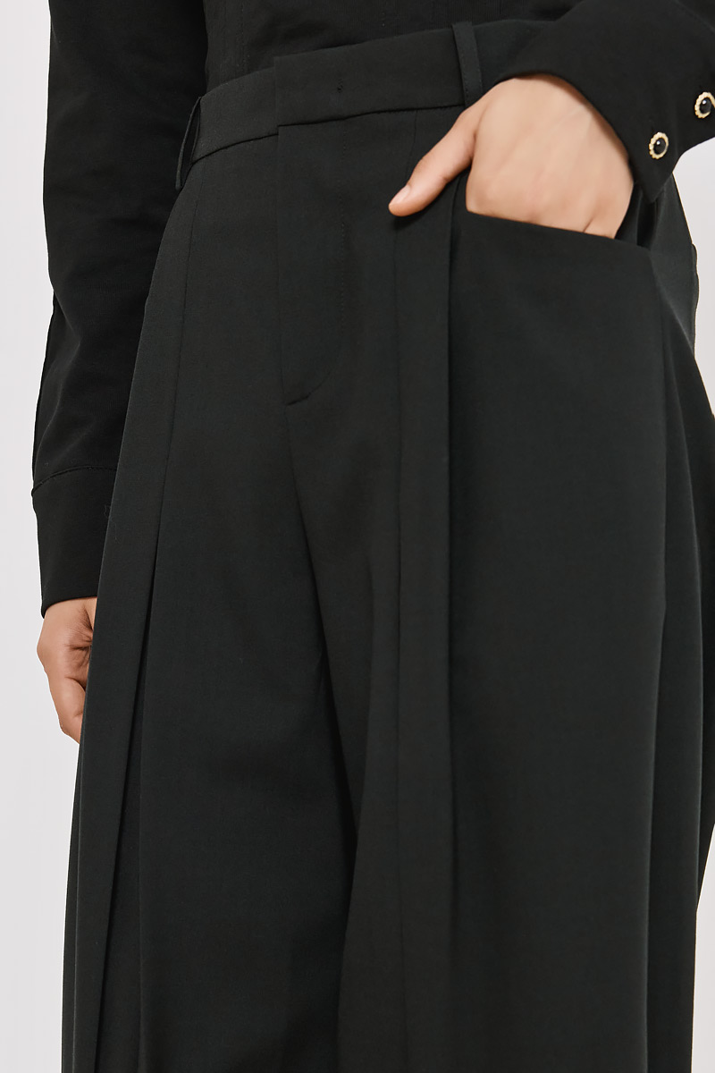 TROUSERS WITH PLEATS