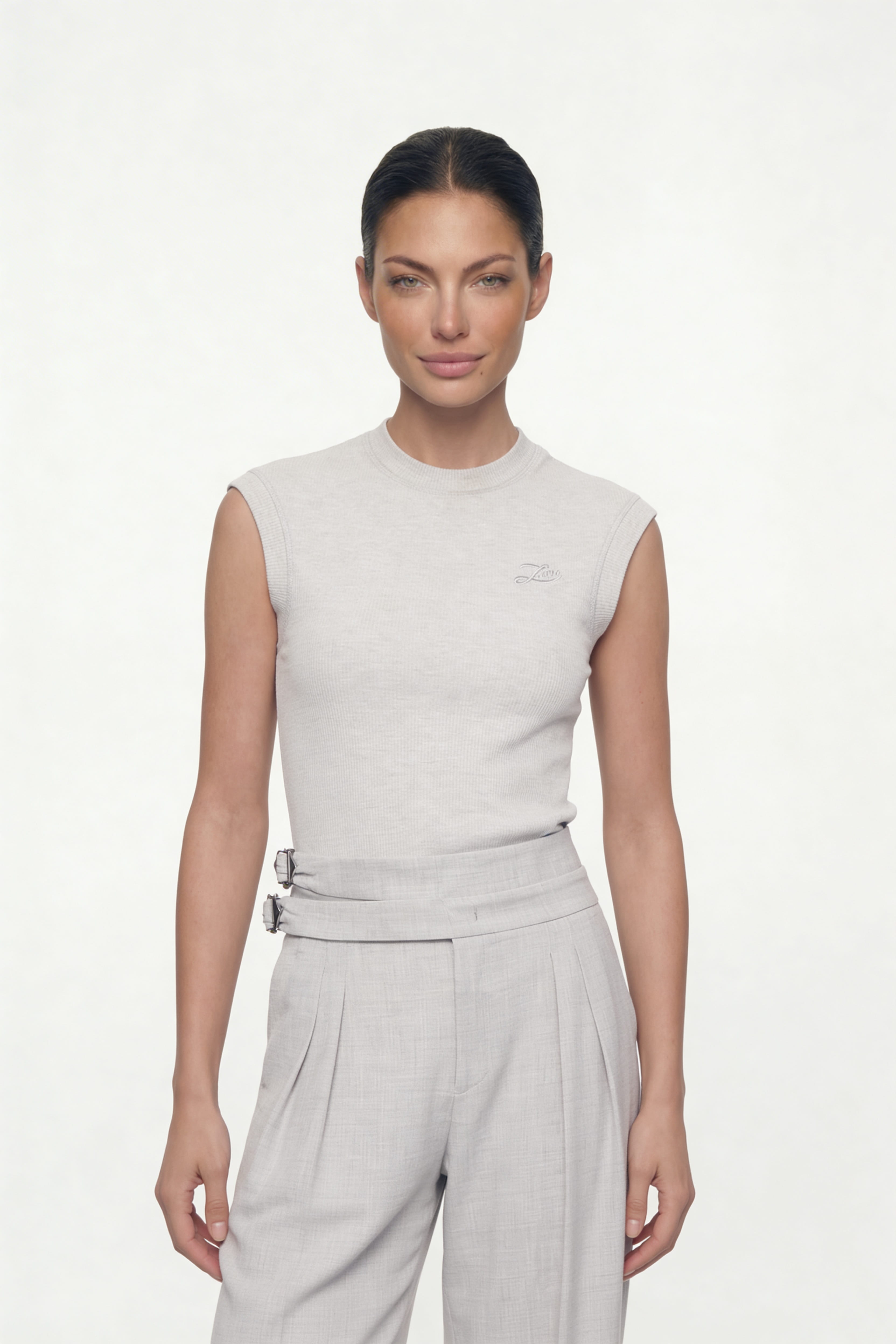 SLEEVELESS TOP