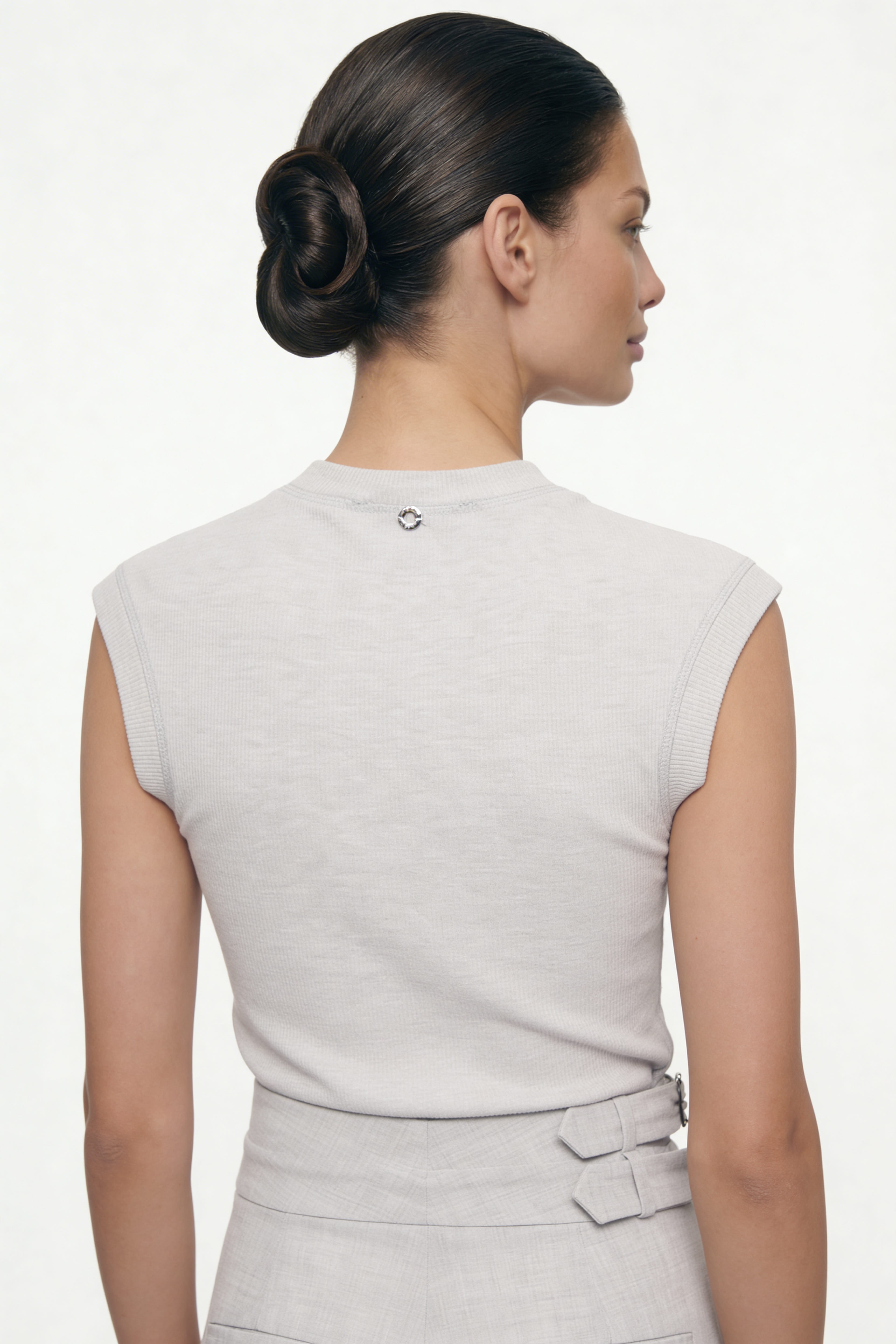 SLEEVELESS TOP