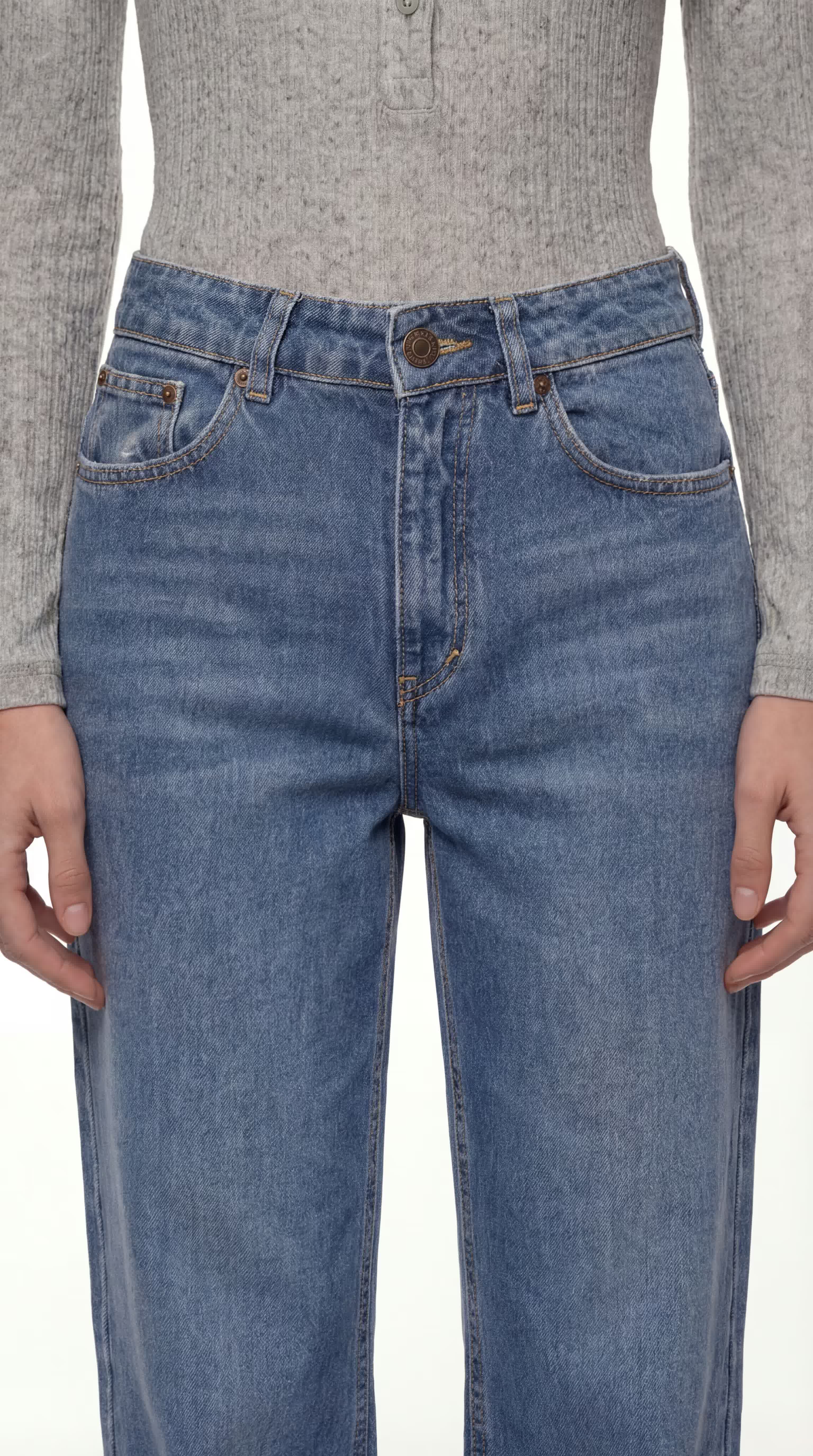 STRAIGHT-LEG JEANS