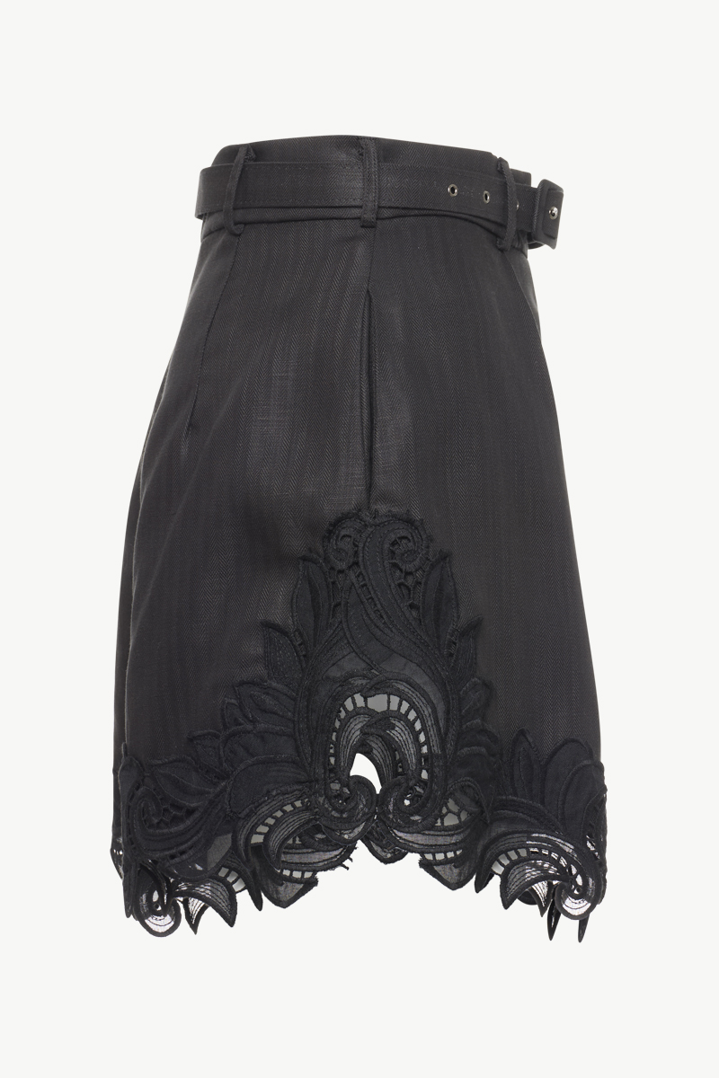 SHORTS WITH BELT