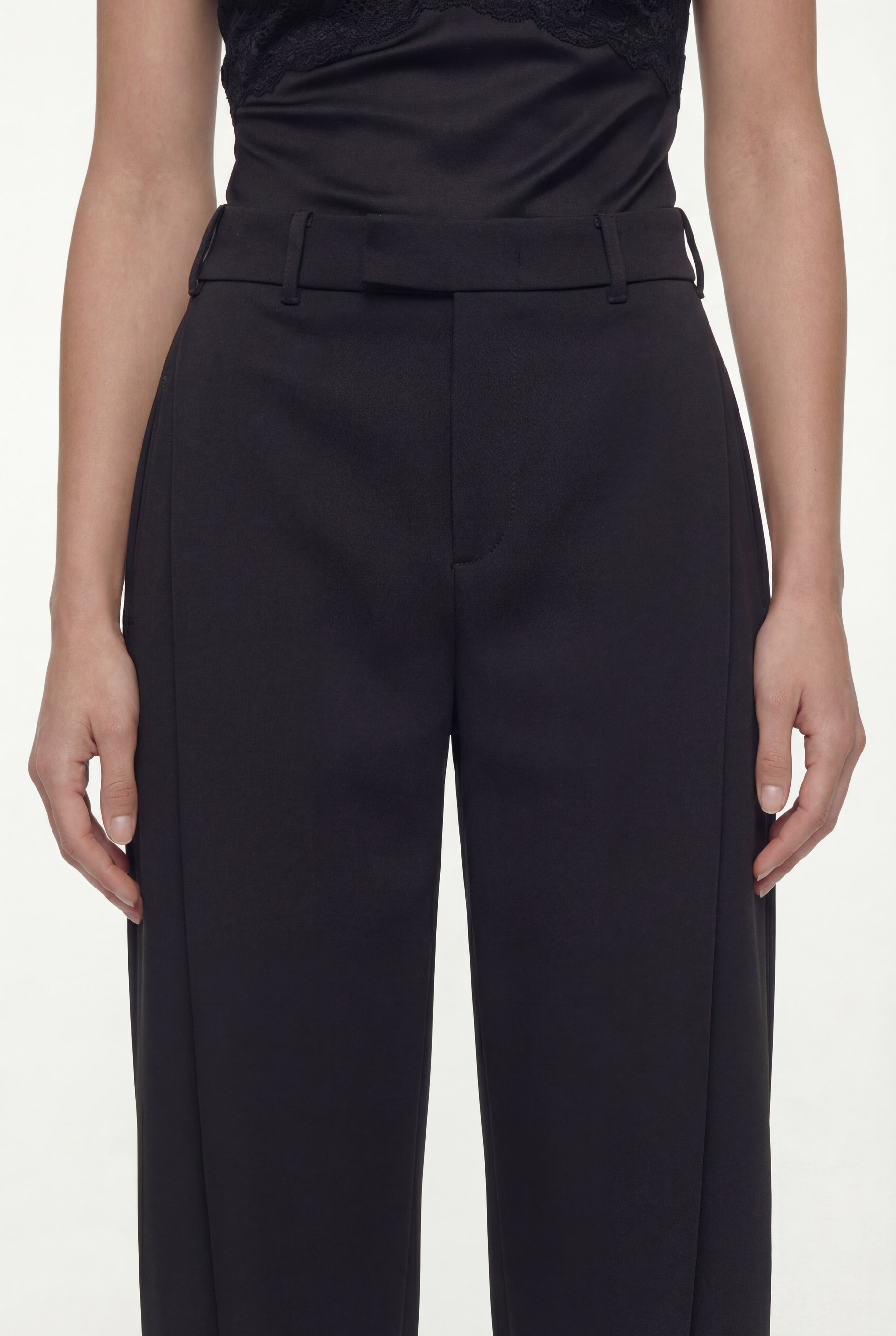 TROUSERS WITH PLEAT