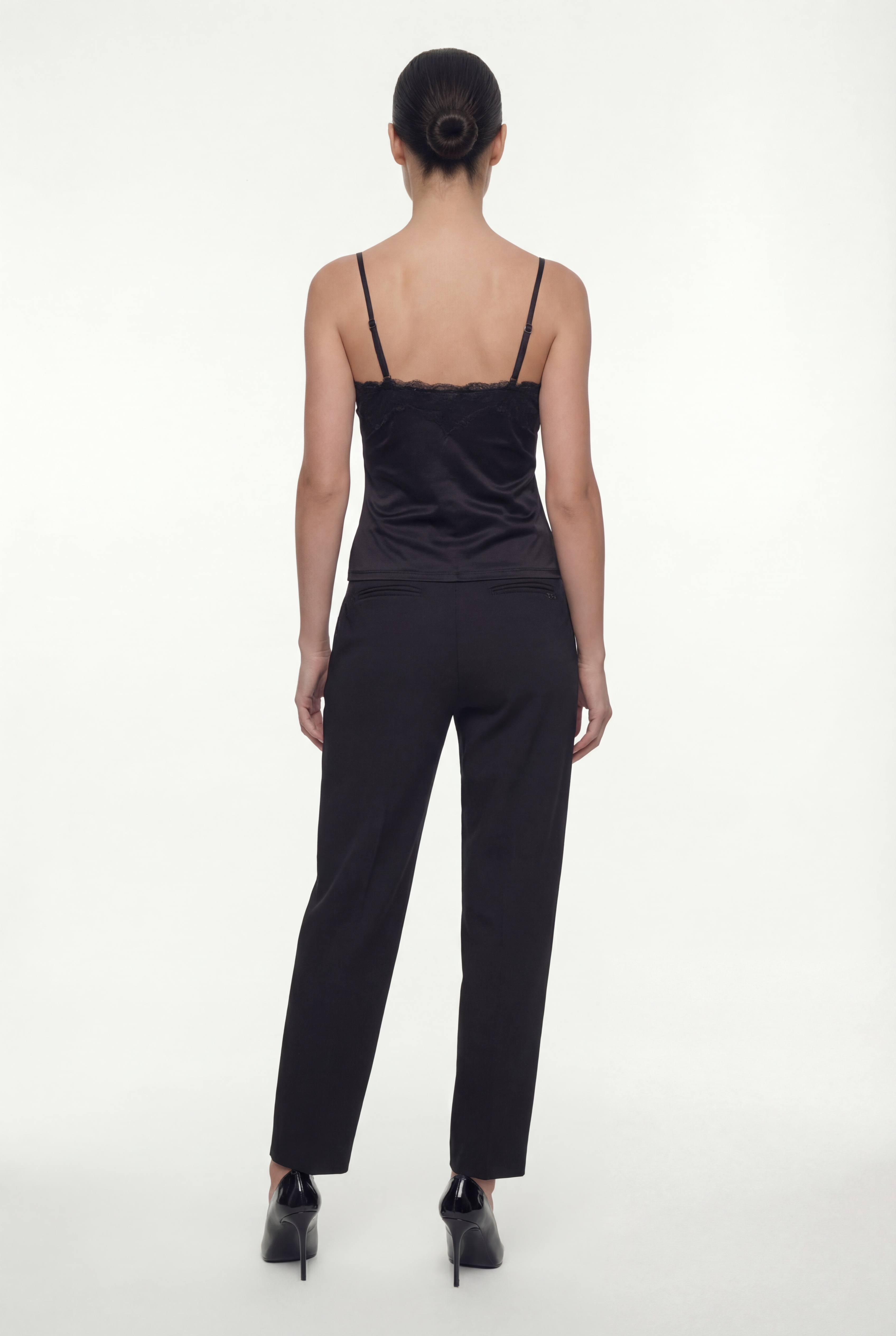 TROUSERS WITH PLEAT