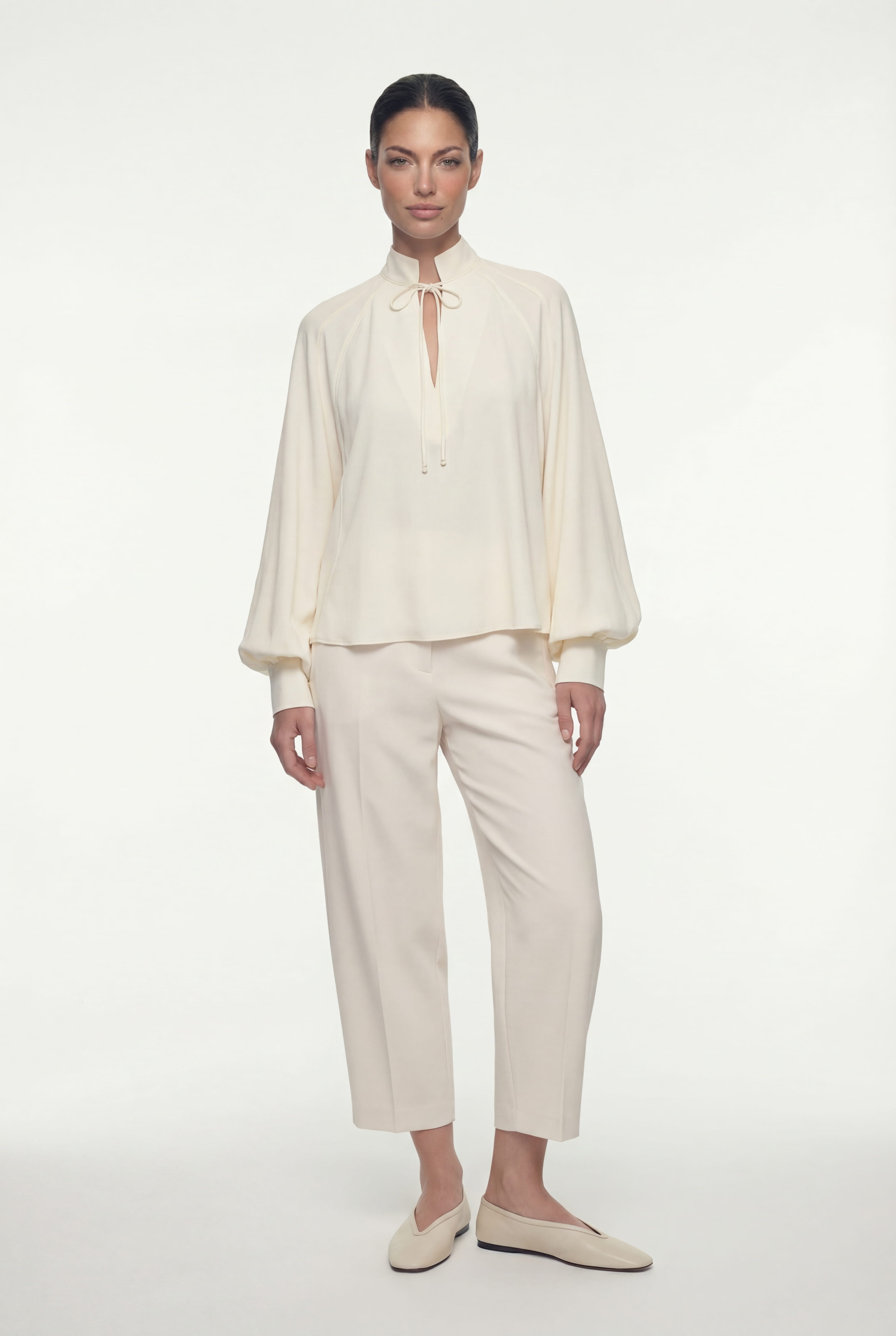 TROUSERS WITH PLEAT
