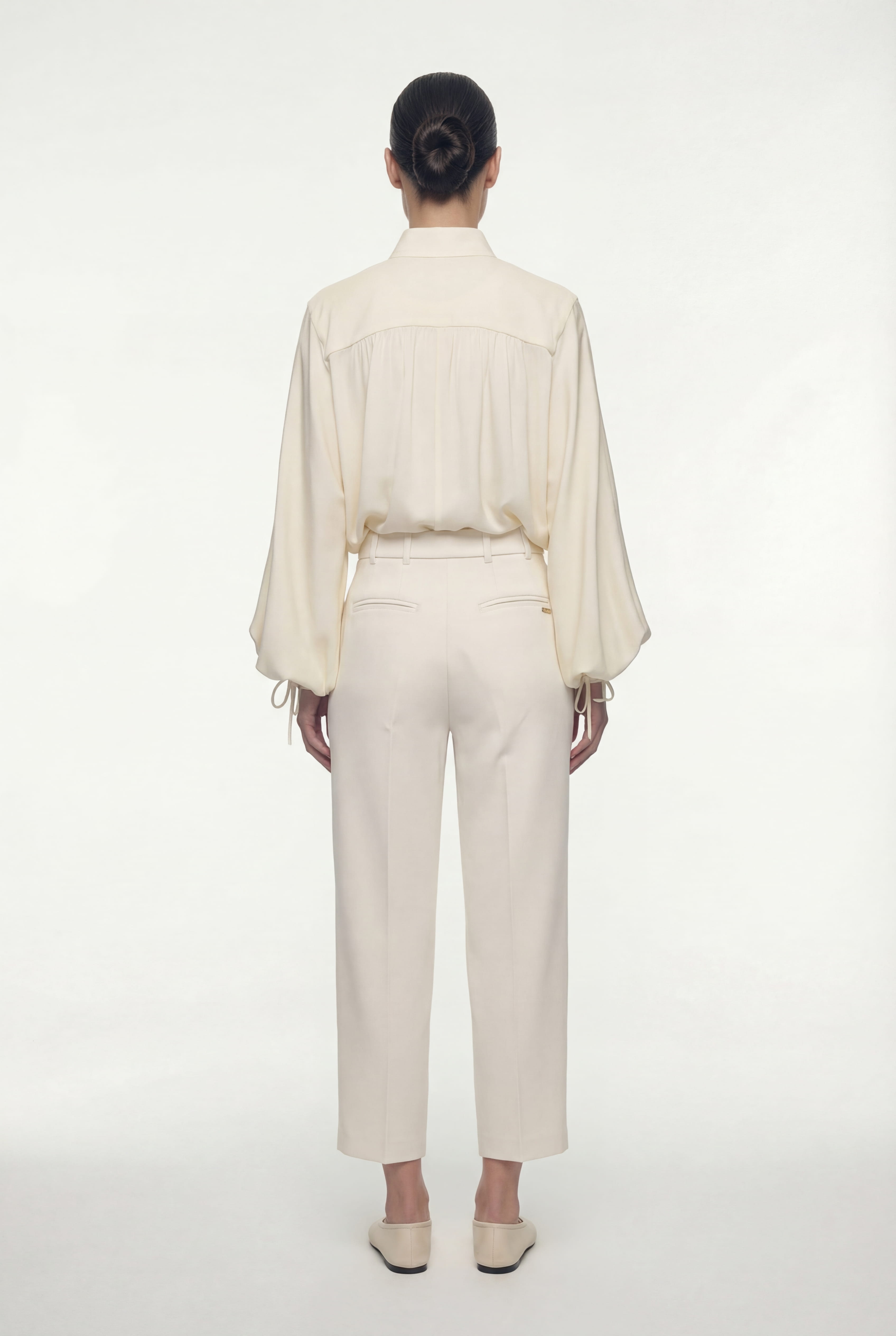 TROUSERS WITH PLEAT