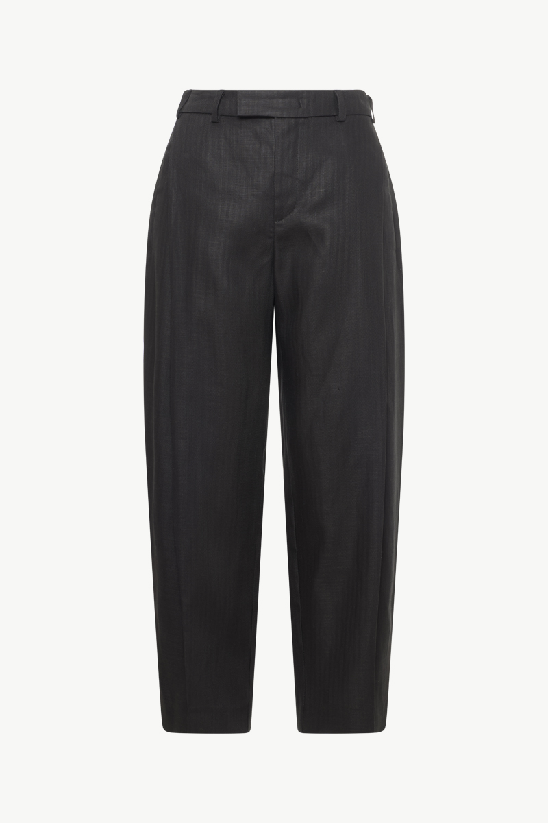 TROUSERS WITH PLEATS