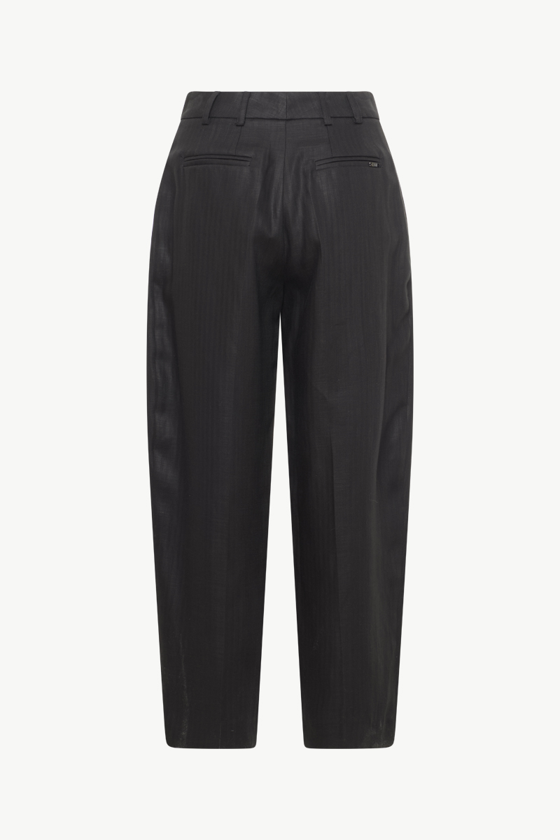 TROUSERS WITH PLEATS