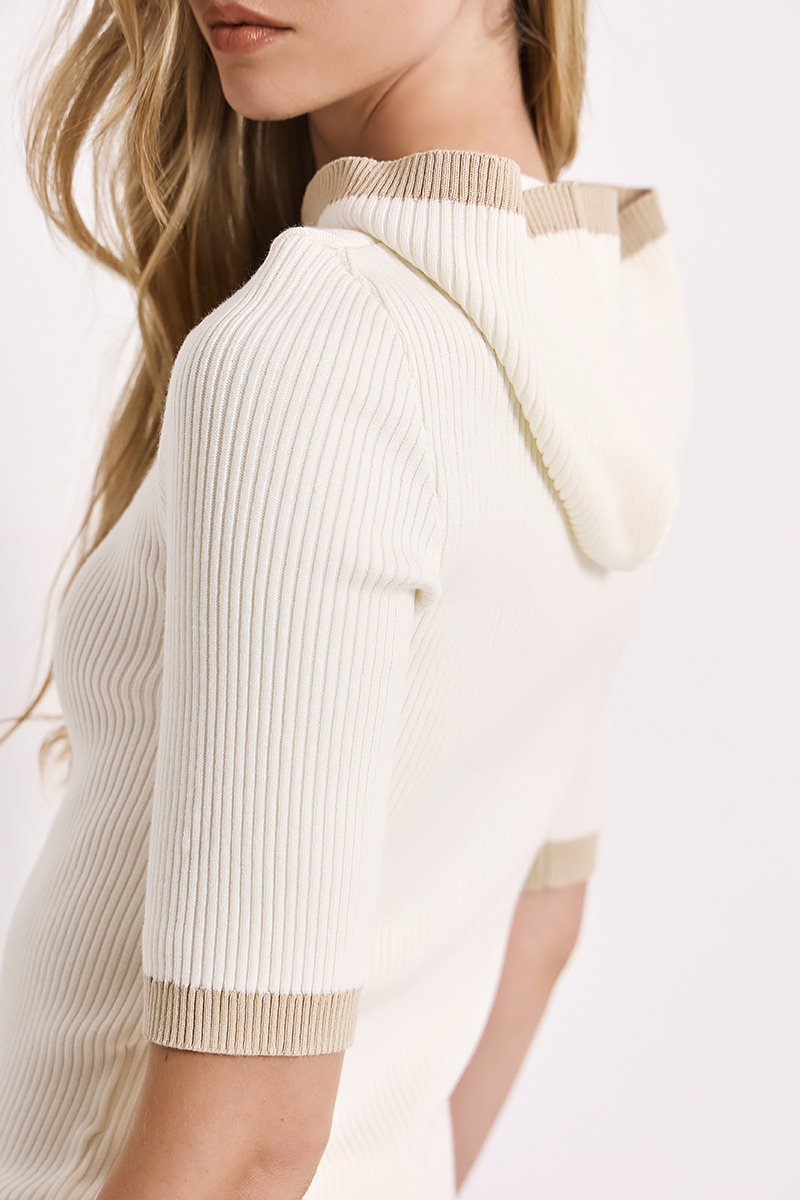 RIBBED TOP WITH ZIPPER AND HOOD