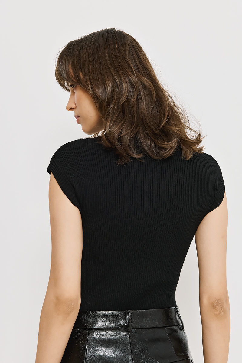KNITTED SLEEVELESS TOP
