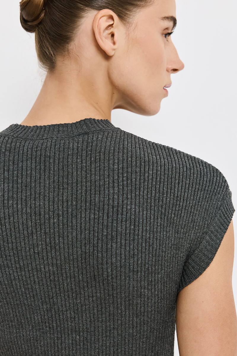 KNITTED SLEEVELESS TOP