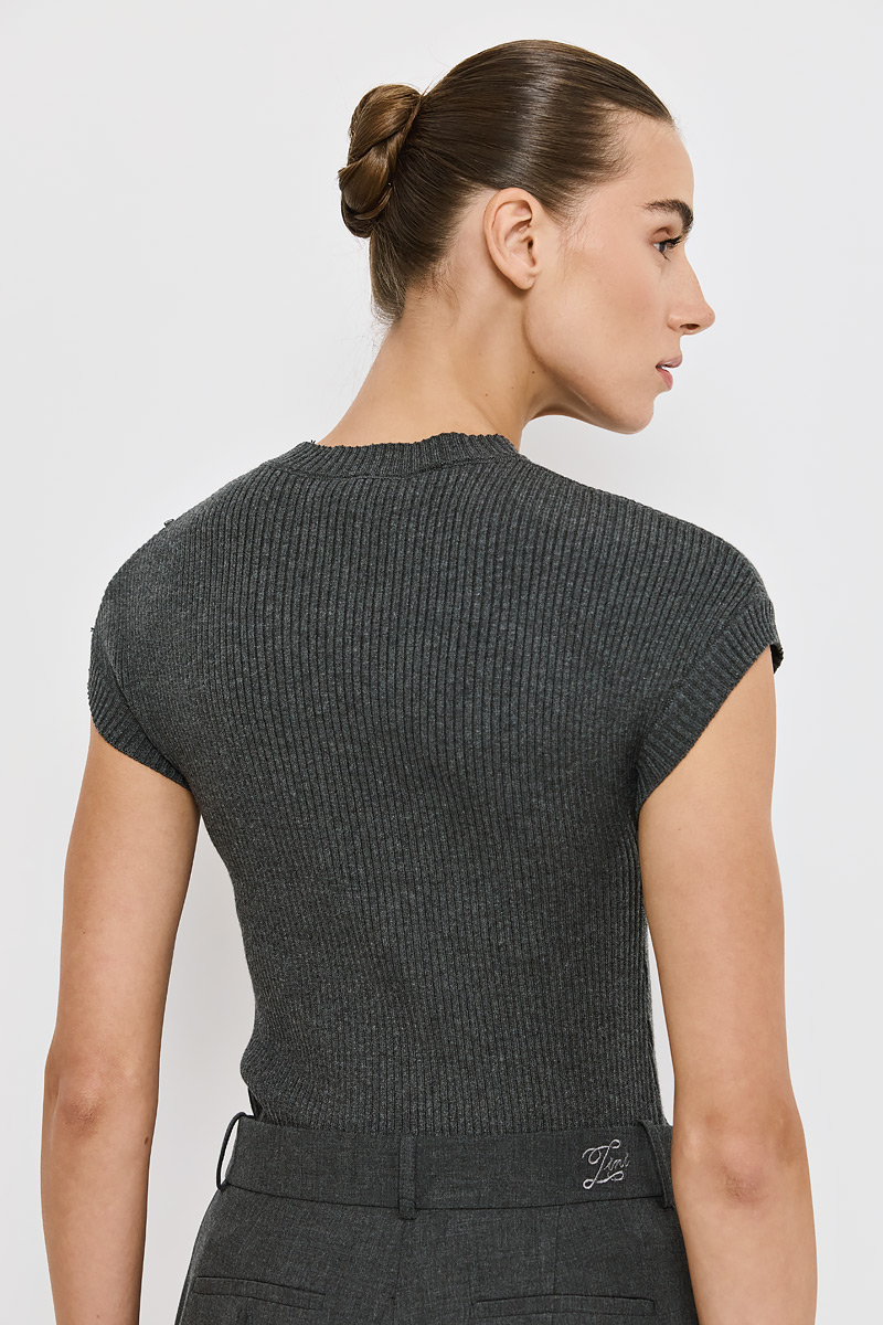 KNITTED SLEEVELESS TOP